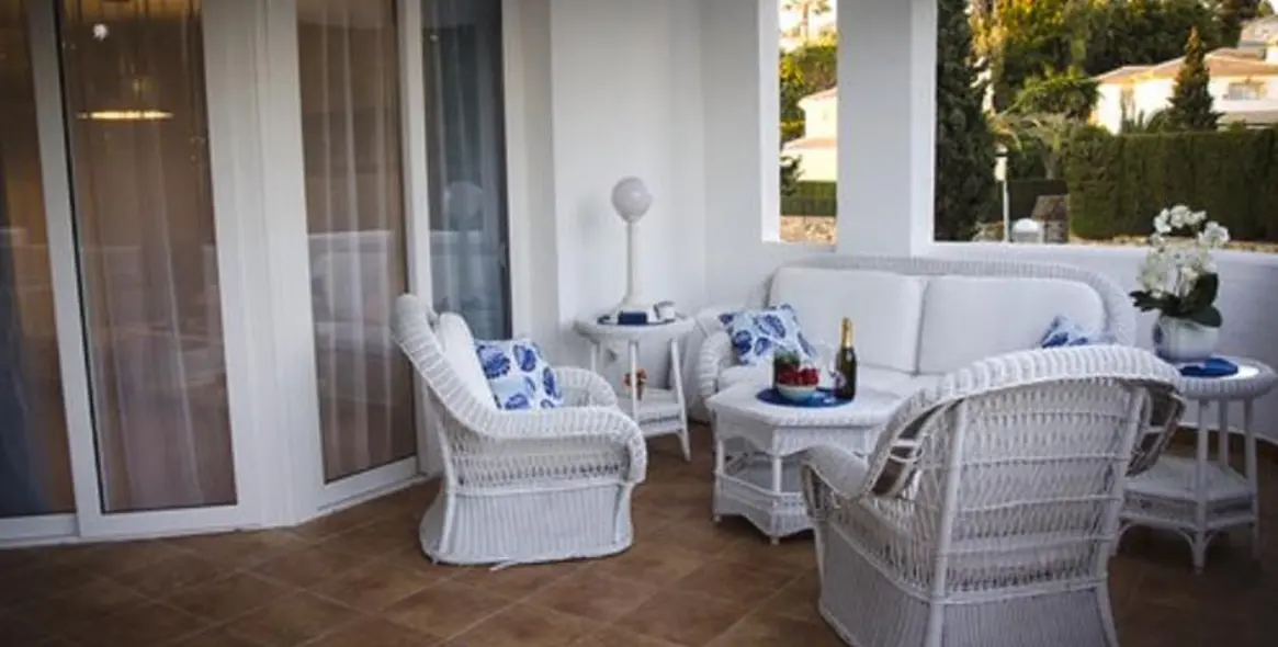 Short-term rent of middle floor apartment in Calahonda 9