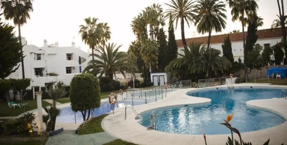 Short-term rent of middle floor apartment in Calahonda 10