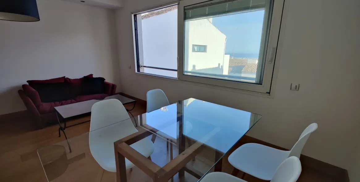 Alquiler a largo plazo de apartamento en planta media en Puerto Banús 2
