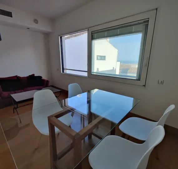 Alquiler a largo plazo de apartamento en planta media en Puerto Banús