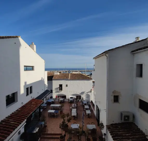 Alquiler a largo plazo de apartamento en planta media en Puerto Banús