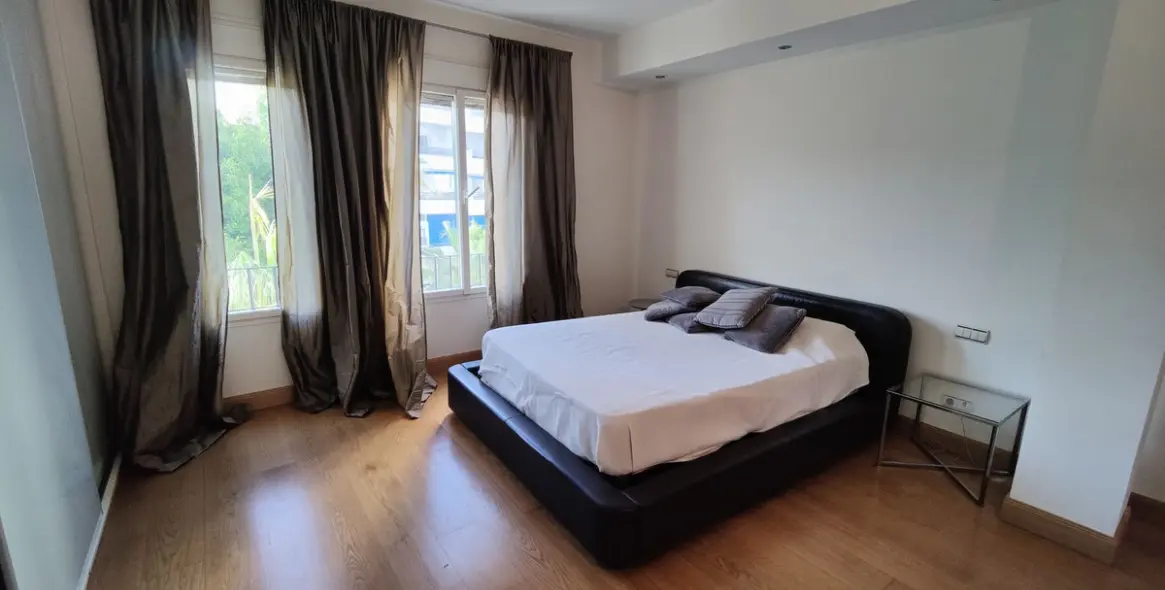 Alquiler a largo plazo de apartamento en planta media en Puerto Banús 8