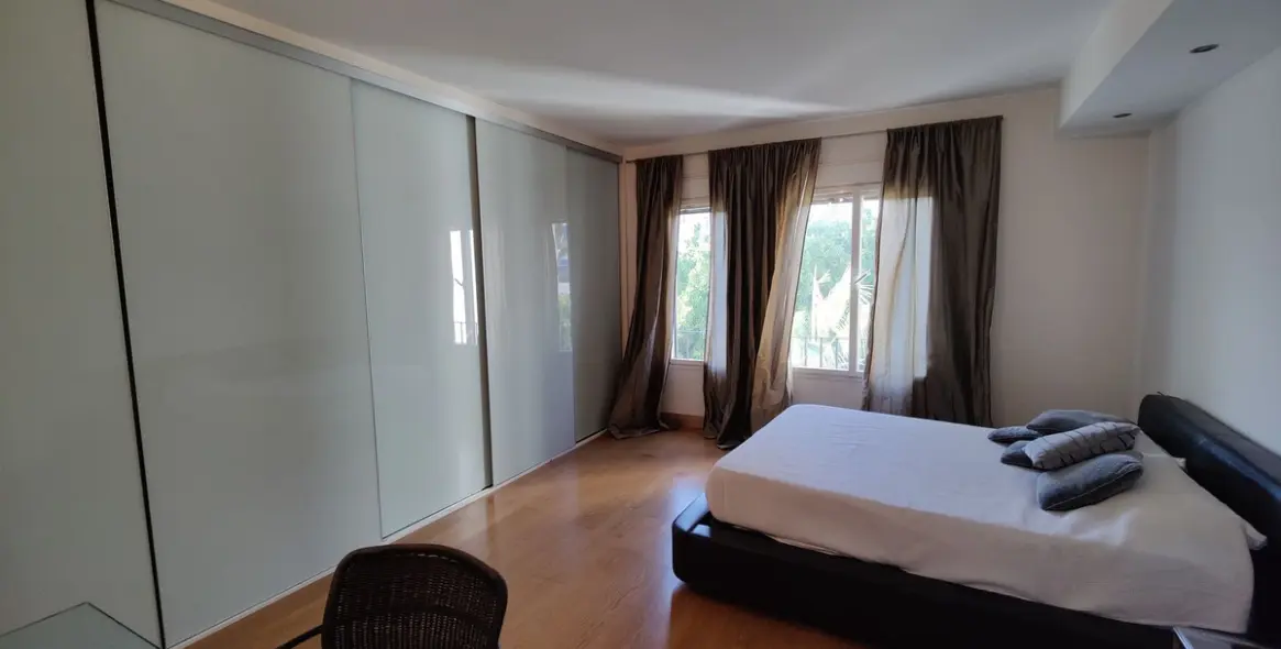 Alquiler a largo plazo de apartamento en planta media en Puerto Banús 9