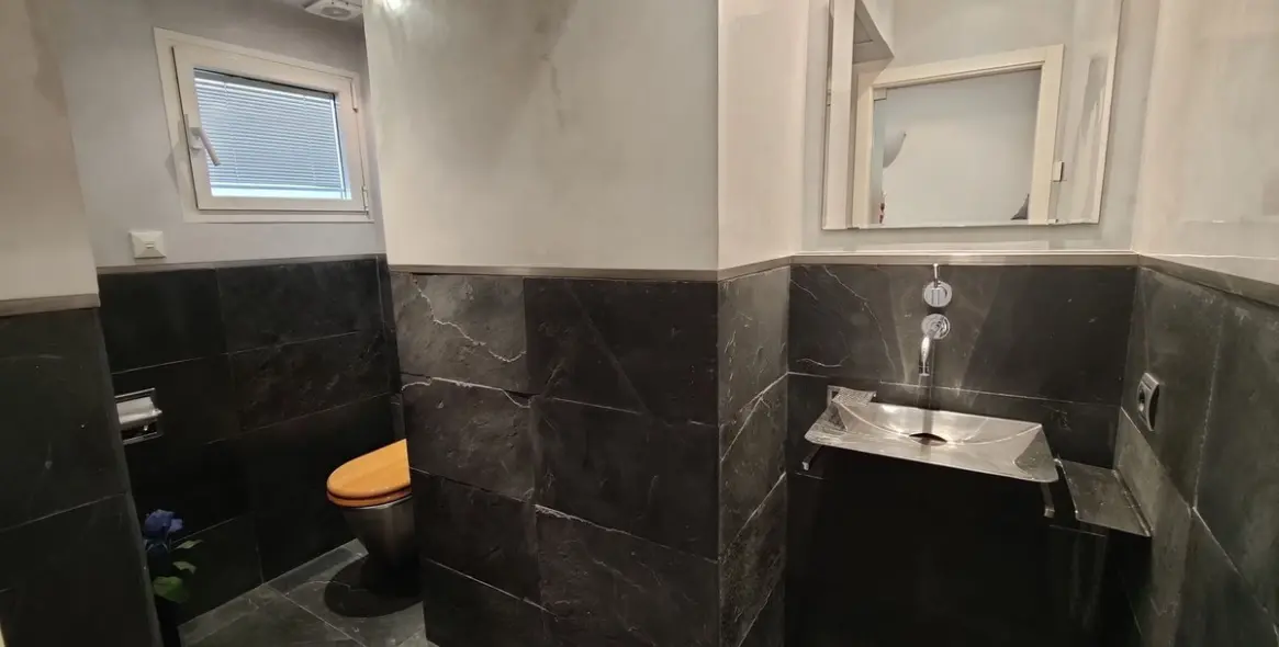 Alquiler a largo plazo de apartamento en planta media en Puerto Banús 13