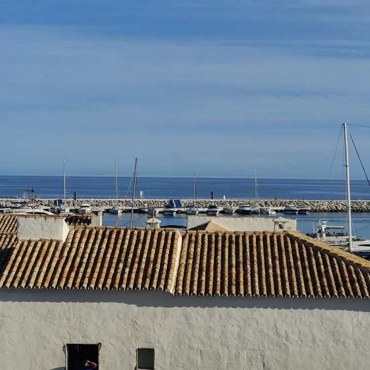 Sale of middle floor apartment in Puerto Banús