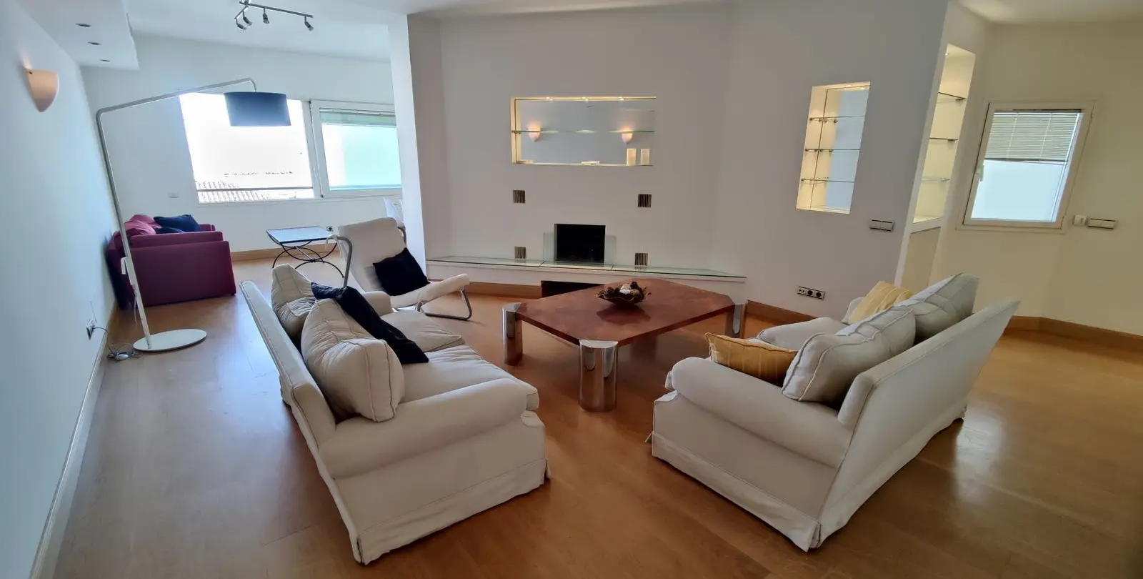 Sale of middle floor apartment in Puerto Banús 2