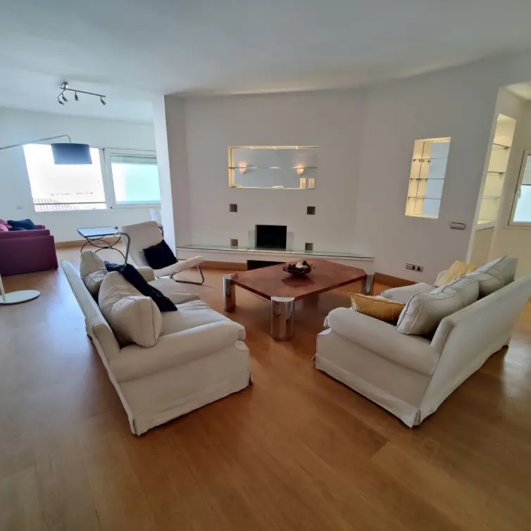 Sale of middle floor apartment in Puerto Banús