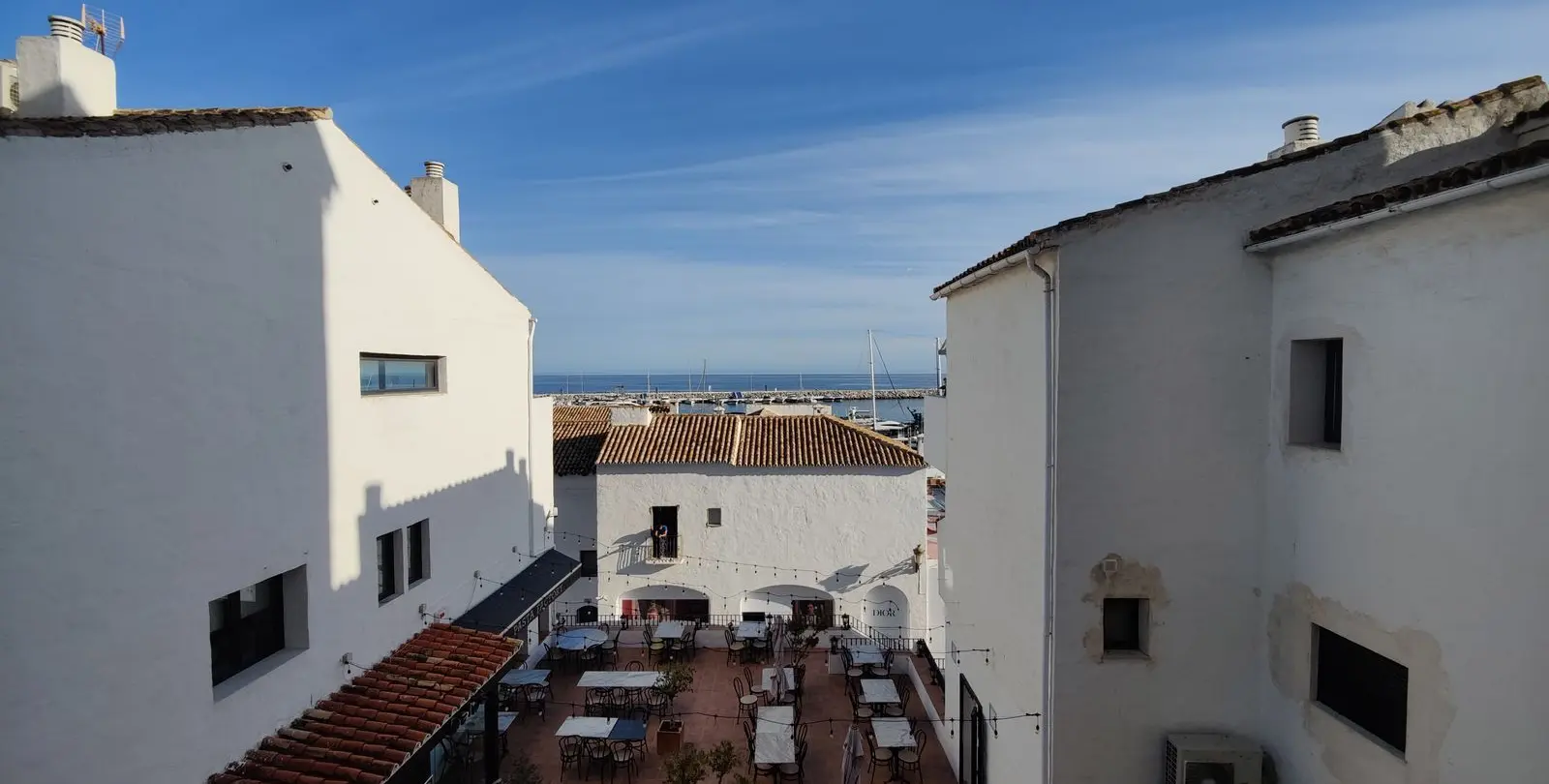 Sale of middle floor apartment in Puerto Banús 4