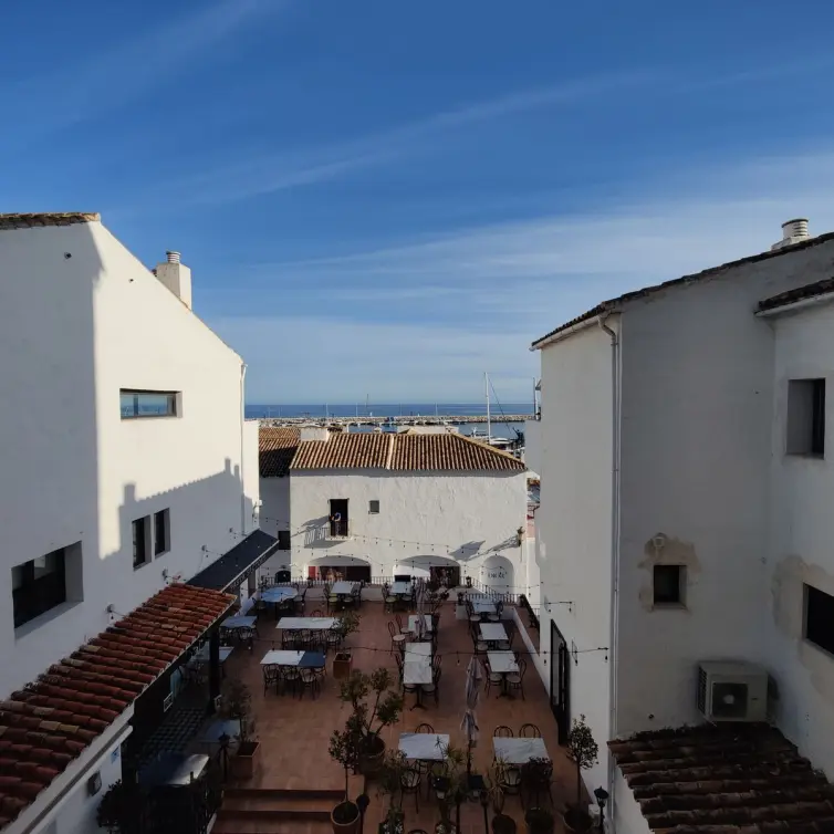 Sale of middle floor apartment in Puerto Banús