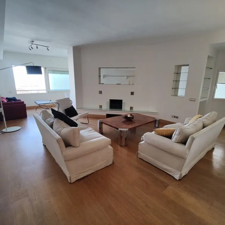 Sale of middle floor apartment in Puerto Banús