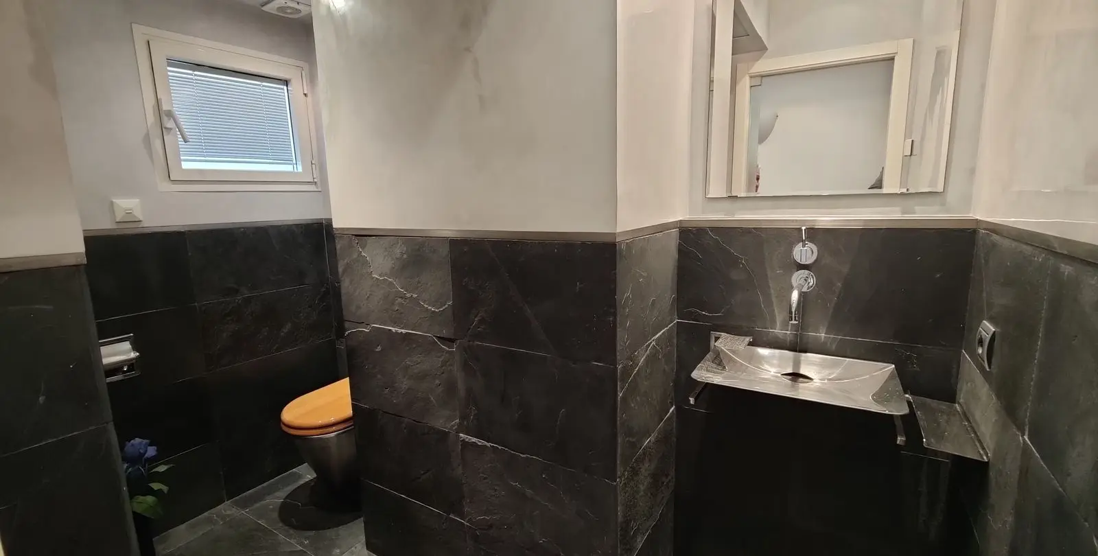 Sale of middle floor apartment in Puerto Banús 13