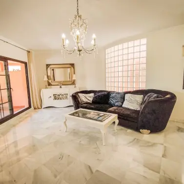 Short-term rent of middle floor apartment in Hacienda del Sol
