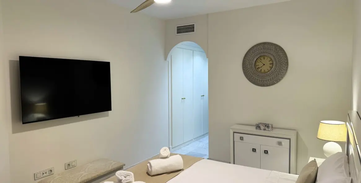 Short-term rent of middle floor apartment in Hacienda del Sol 9