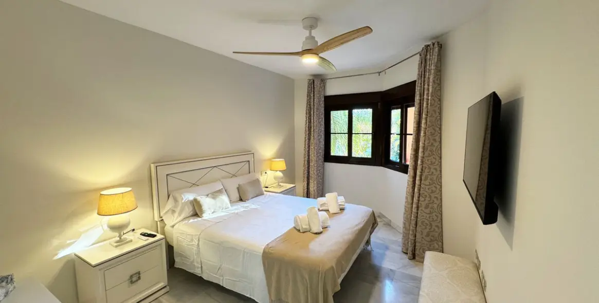 Short-term rent of middle floor apartment in Hacienda del Sol 10
