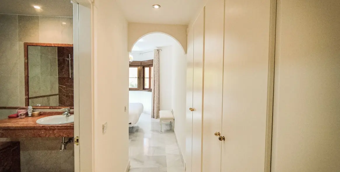Short-term rent of middle floor apartment in Hacienda del Sol 11