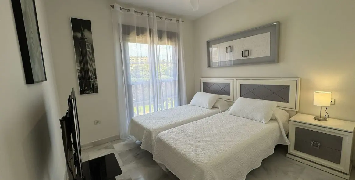 Short-term rent of middle floor apartment in Hacienda del Sol 14
