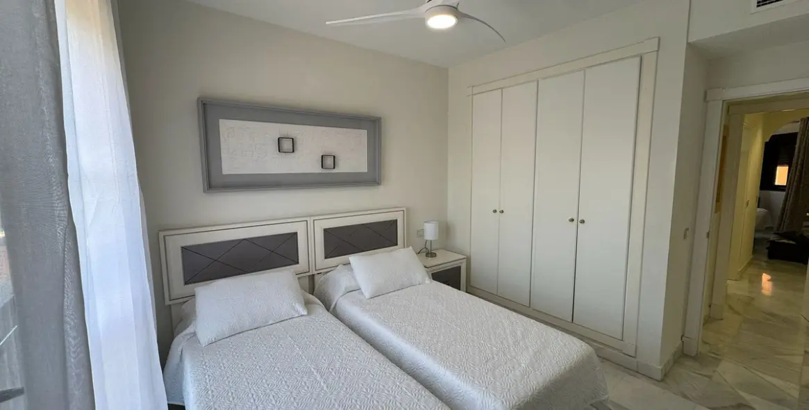 Short-term rent of middle floor apartment in Hacienda del Sol 15