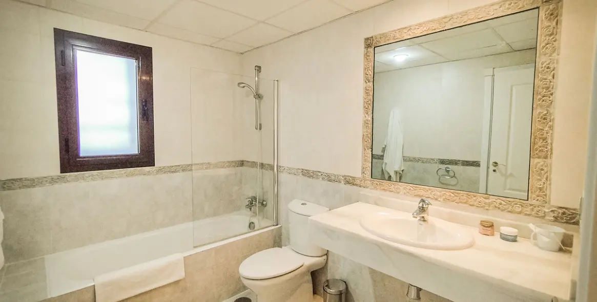 Short-term rent of middle floor apartment in Hacienda del Sol 16