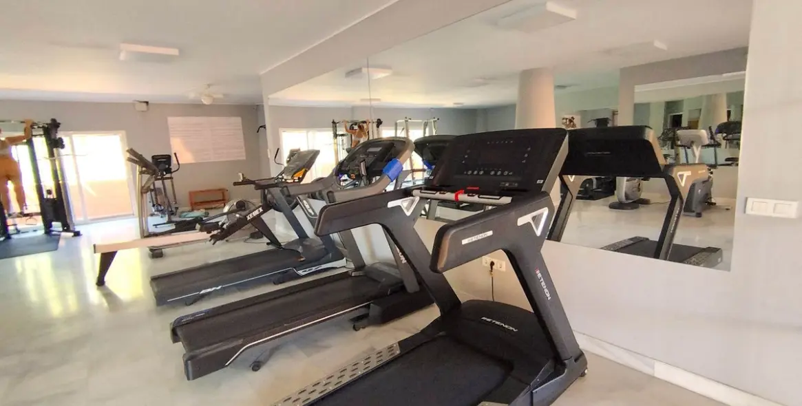 Short-term rent of middle floor apartment in Hacienda del Sol 19