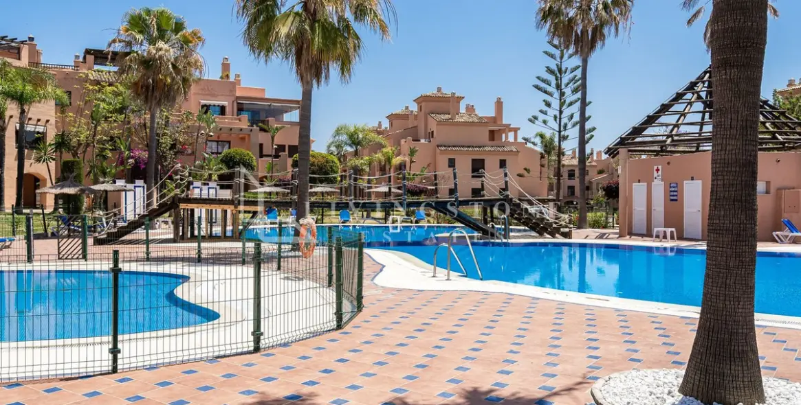 Short-term rent of middle floor apartment in Hacienda del Sol 24