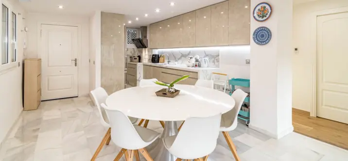 Alquiler a largo plazo de apartamento en planta baja en Puerto Banús 1