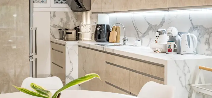 Alquiler a largo plazo de apartamento en planta baja en Puerto Banús 2