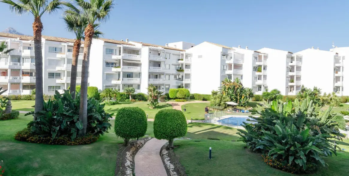Long-term rent of ground floor apartment in Puerto Banús 37