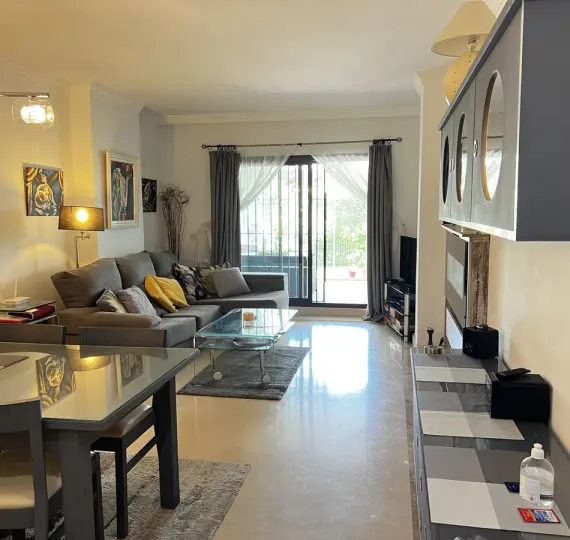 Alquiler a corto plazo de apartamento en planta baja en San Pedro de Alcántara