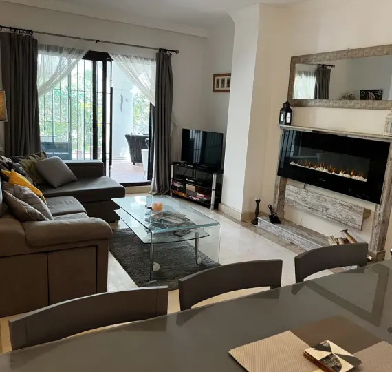 Alquiler a corto plazo de apartamento en planta baja en San Pedro de Alcántara