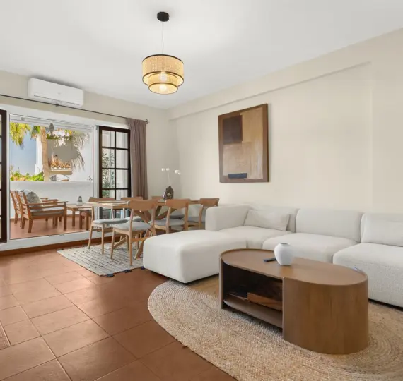 Middle floor apartment R5131912