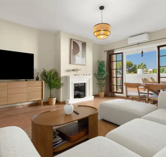 Middle floor apartment R5131912