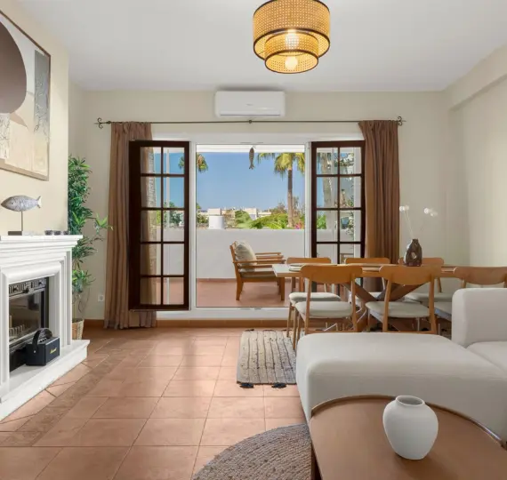 Middle floor apartment R5131912