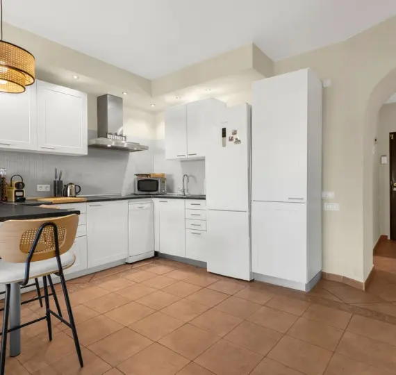 Middle floor apartment R5131912