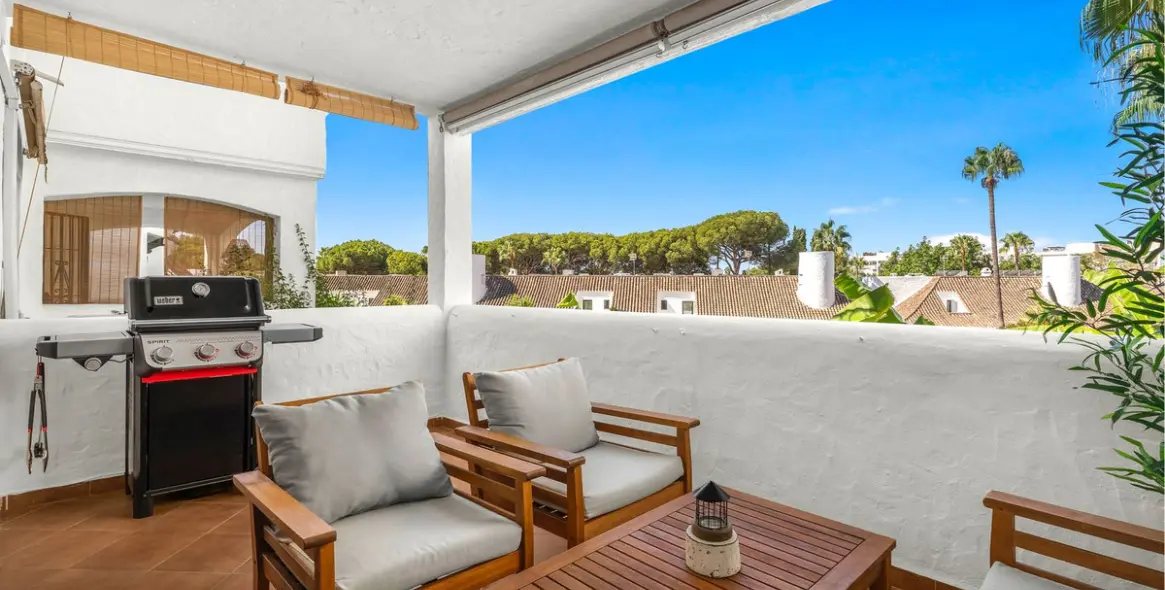 Short-term rent of middle floor apartment in Puerto Banús 14