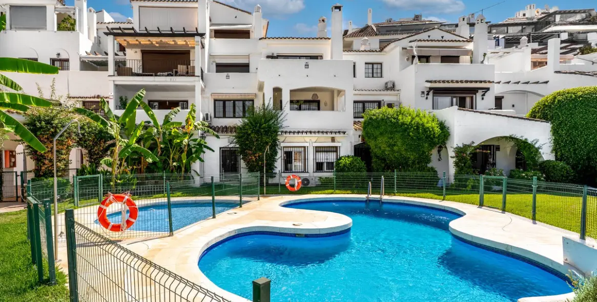 Short-term rent of middle floor apartment in Puerto Banús 18