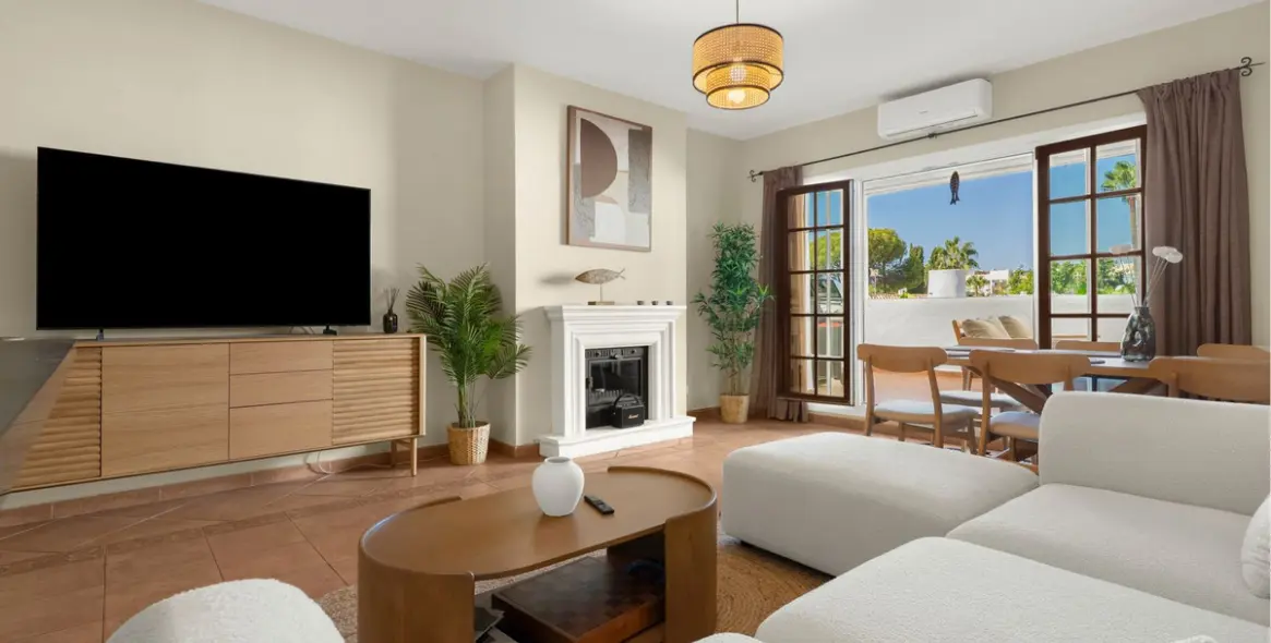 Short-term rent of middle floor apartment in Puerto Banús 2
