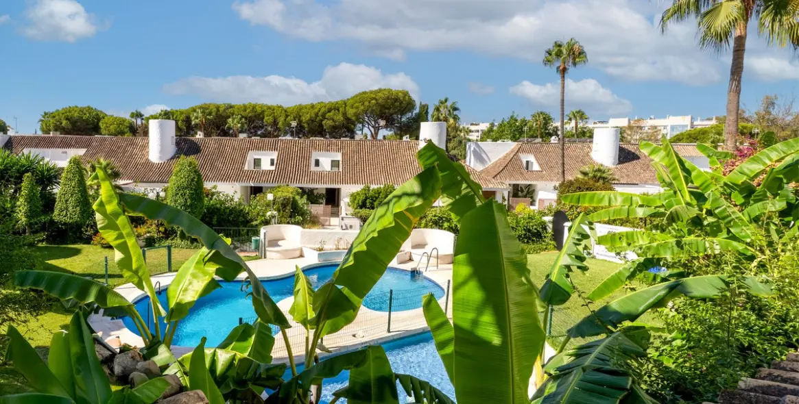 Short-term rent of middle floor apartment in Puerto Banús 4