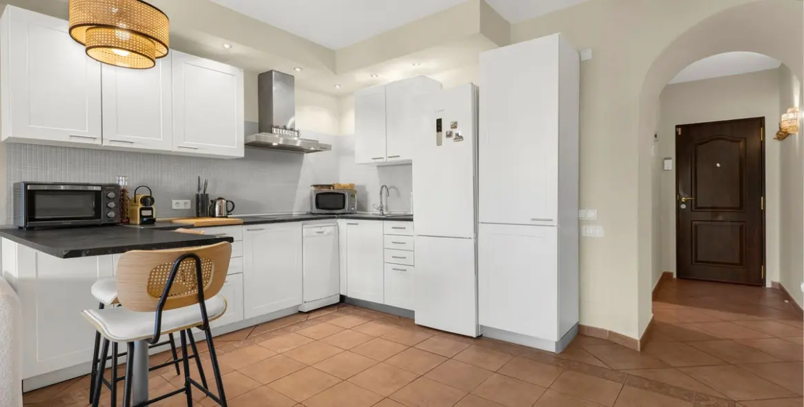 Short-term rent of middle floor apartment in Puerto Banús 6