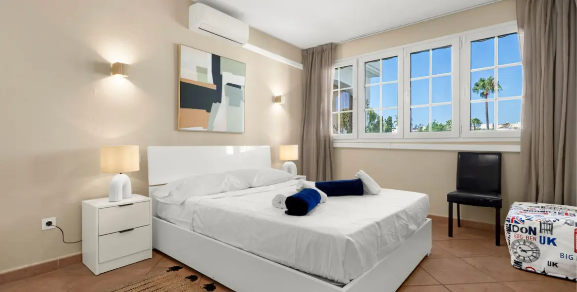 Short-term rent of middle floor apartment in Puerto Banús 10