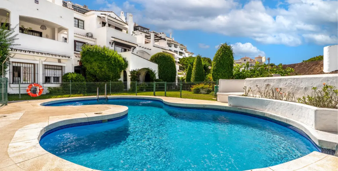 Short-term rent of middle floor apartment in Puerto Banús 19