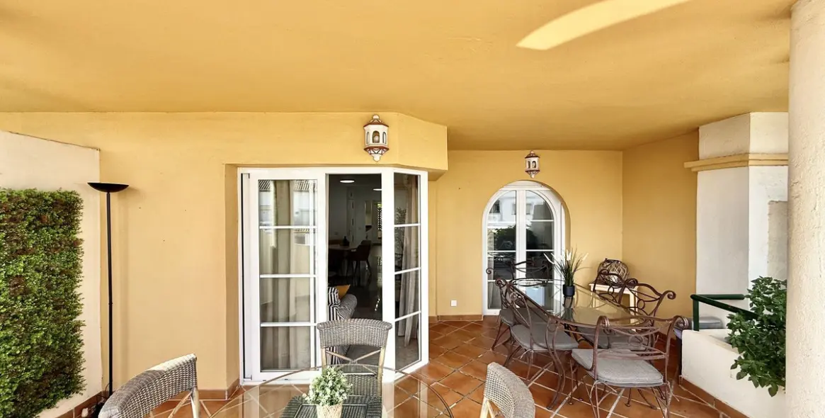 Short-term rent of middle floor apartment in Nueva Andalucía 11