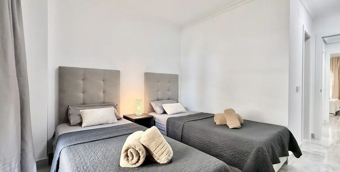 Short-term rent of middle floor apartment in Nueva Andalucía 15