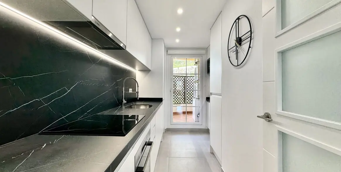 Short-term rent of middle floor apartment in Nueva Andalucía 21