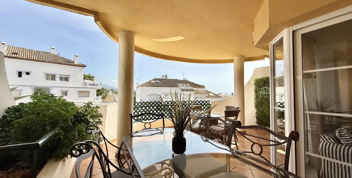 Short-term rent of middle floor apartment in Nueva Andalucía 22
