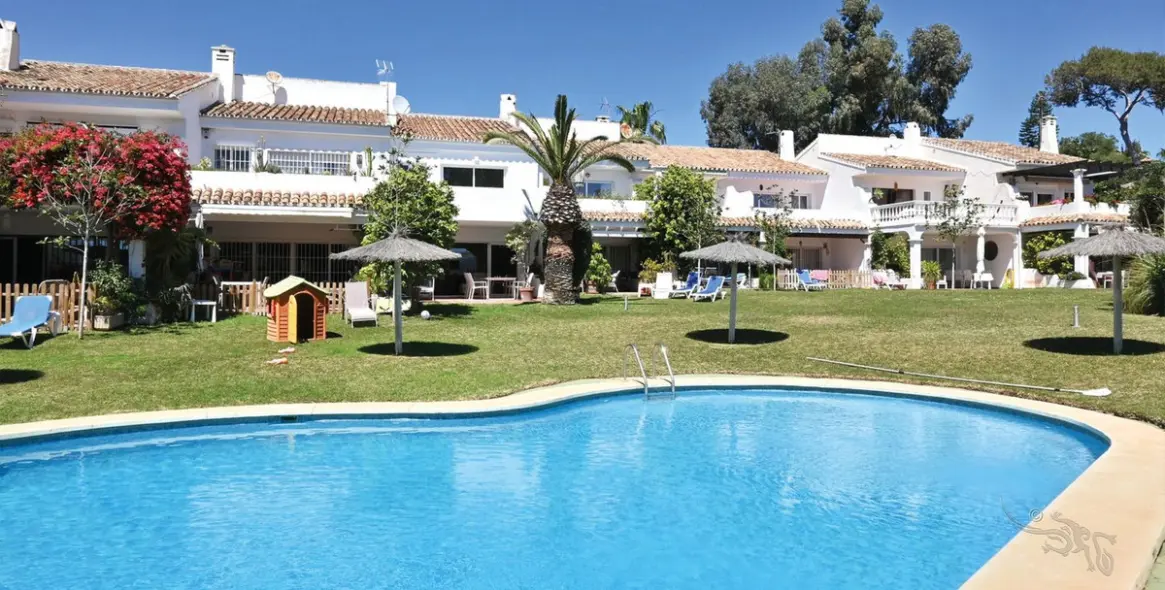 Краткосрочная аренда дома на две семьи в Costabella 2