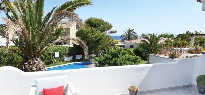 Краткосрочная аренда дома на две семьи в Costabella 0