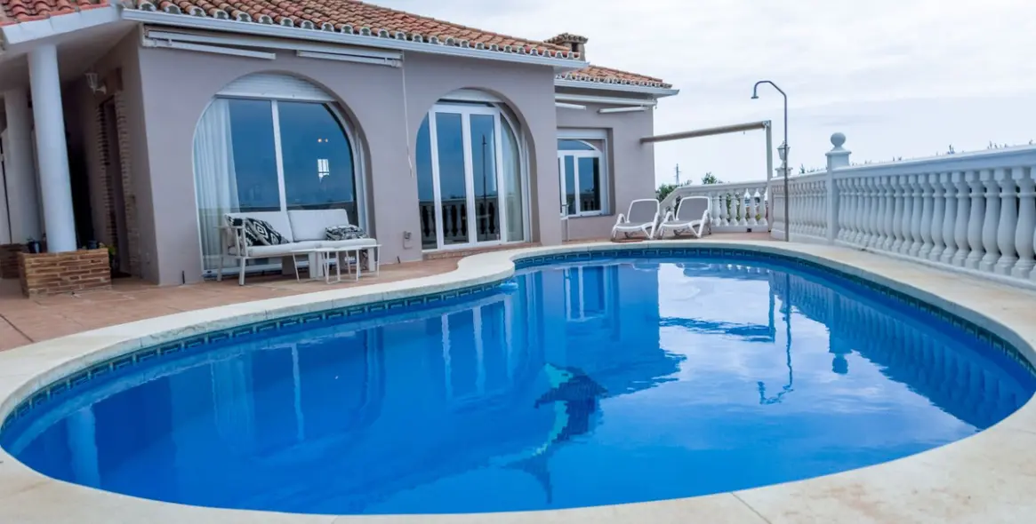 Short-term rent of detached villa in Torreblanca 13