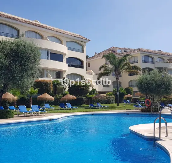Short-term rent of middle floor apartment in Bahía de Marbella