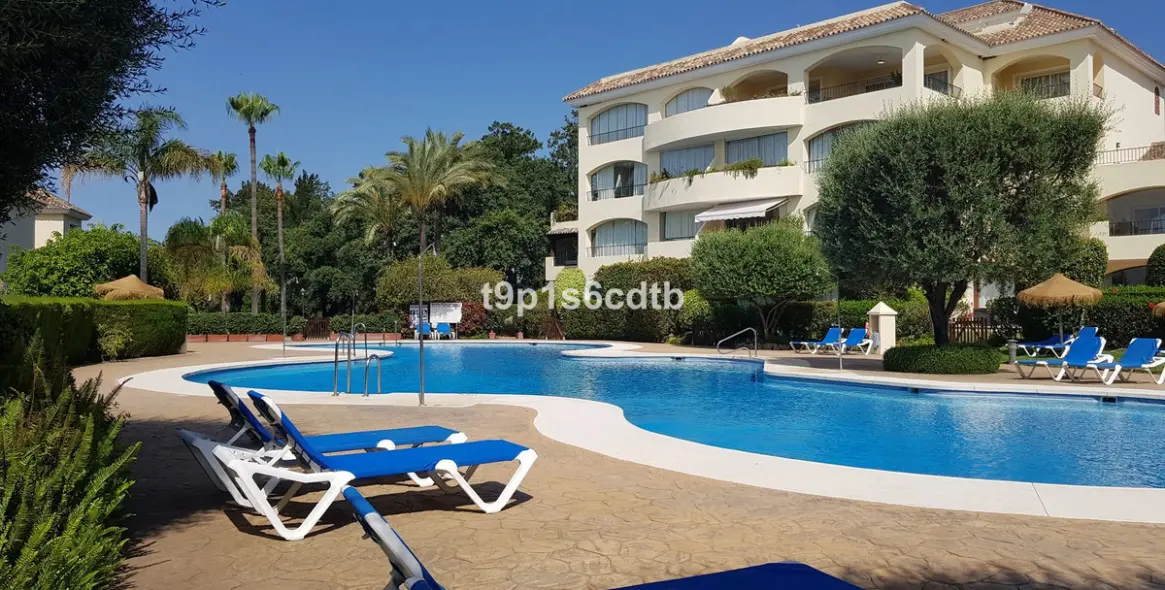 Short-term rent of middle floor apartment in Bahía de Marbella 2