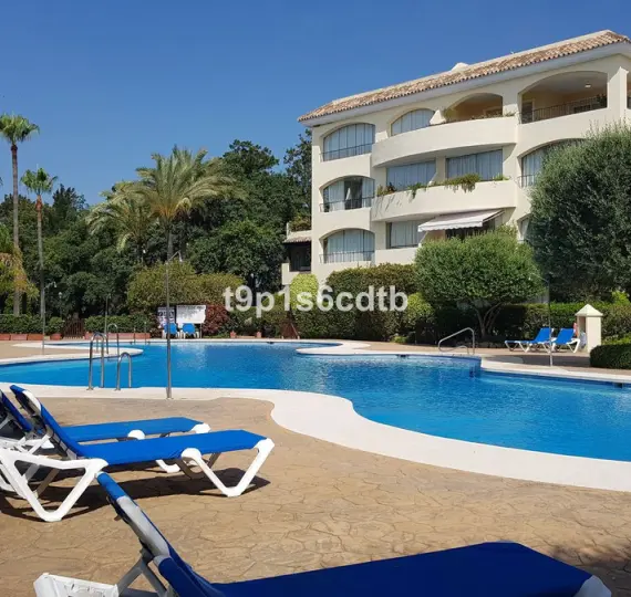 Short-term rent of middle floor apartment in Bahía de Marbella